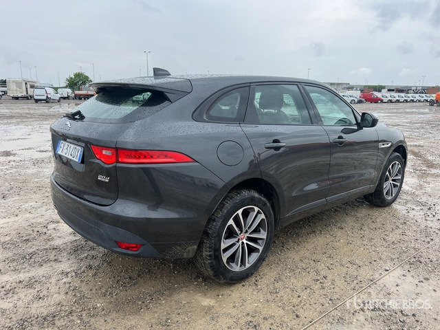 2019 Jaguar F-Pace 2.0D I4 180CV R-SPORT AWD SUV - SUV/ Fuoristrada: foto 3 2019 Jaguar F-Pace 2.0D I4 180CV R-SPORT AWD SUV - SUV/ Fuoristrada: foto 3