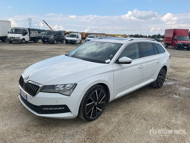2020 Skoda Superb Wagon 2.0 TDI EVO 150CV EXECUTIVE Automobile - Autovettura: foto 2 2020 Skoda Superb Wagon 2.0 TDI EVO 150CV EXECUTIVE Automobile - Autovettura: foto 2