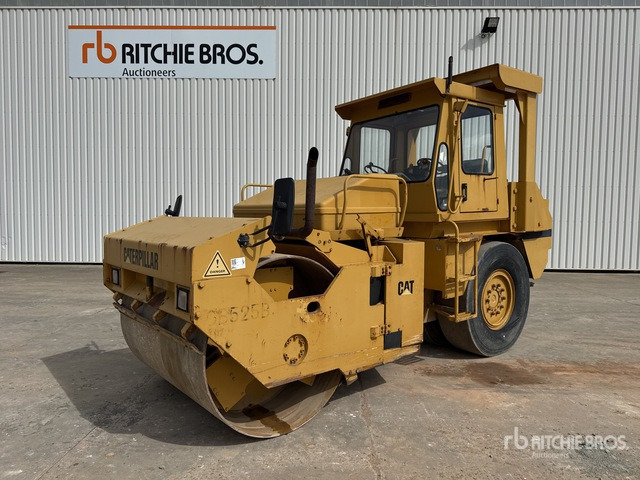 1992 Cat CB-525B Compacteur Monocylindre Smooth Drum Compactor - Rullo compattatore/ Rullo compressore: foto 2 1992 Cat CB-525B Compacteur Monocylindre Smooth Drum Compactor - Rullo compattatore/ Rullo compressore: foto 2