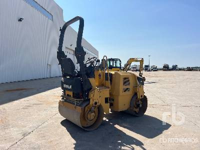 CAT CB24 Compacteur Vibrant Tandem - Rullo stradale: foto 3 CAT CB24 Compacteur Vibrant Tandem - Rullo stradale: foto 3