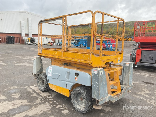 2014 Haulotte Compact 10DX 4x4 Diesel Scissor Lift - Piattaforma a pantografo: foto 3 2014 Haulotte Compact 10DX 4x4 Diesel Scissor Lift - Piattaforma a pantografo: foto 3