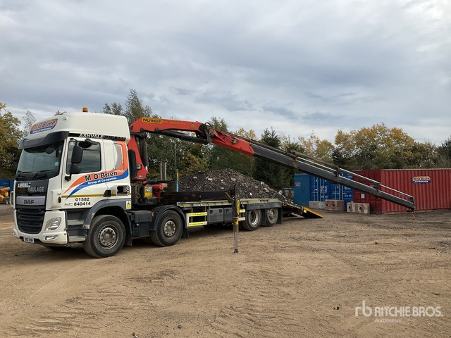 2017 DAF 8x2 Twin-Steer Sleeper Flatbed Truck with Crane - Autocarro con pianale/ Cassone fisso, Camion con gru: foto 2 2017 DAF 8x2 Twin-Steer Sleeper Flatbed Truck with Crane - Autocarro con pianale/ Cassone fisso, Camion con gru: foto 2