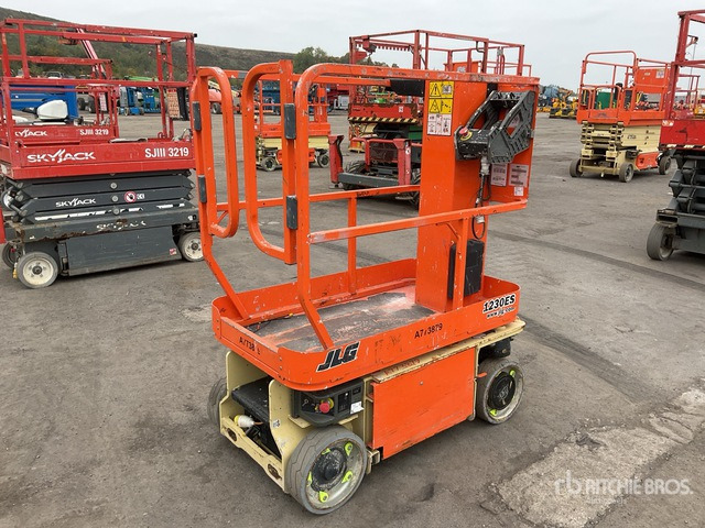 JLG 1230ES Vertical Mast Lift - Elevatore verticale: foto 3 JLG 1230ES Vertical Mast Lift - Elevatore verticale: foto 3