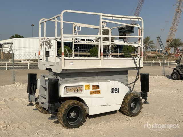 2004 Haulotte Compact 12DX 4x4 Diesel Scissor Lift - Piattaforma a pantografo: foto 1 2004 Haulotte Compact 12DX 4x4 Diesel Scissor Lift - Piattaforma a pantografo: foto 1