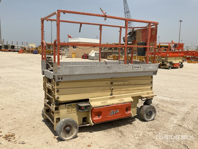 2010 JLG 3246ES Electric Scissor Lift - Piattaforma a pantografo: foto 4 2010 JLG 3246ES Electric Scissor Lift - Piattaforma a pantografo: foto 4