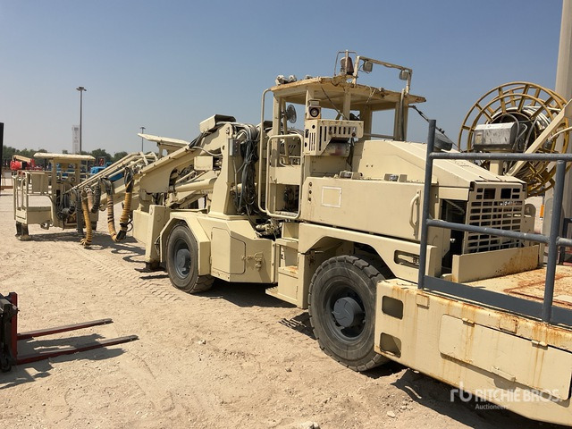 2011 Normet Charmec 9125 BT(E) Twin-Boom Emulsion Charging Machine :Misc. Mining Equipment - Macchina mineraria: foto 4 2011 Normet Charmec 9125 BT(E) Twin-Boom Emulsion Charging Machine :Misc. Mining Equipment - Macchina mineraria: foto 4