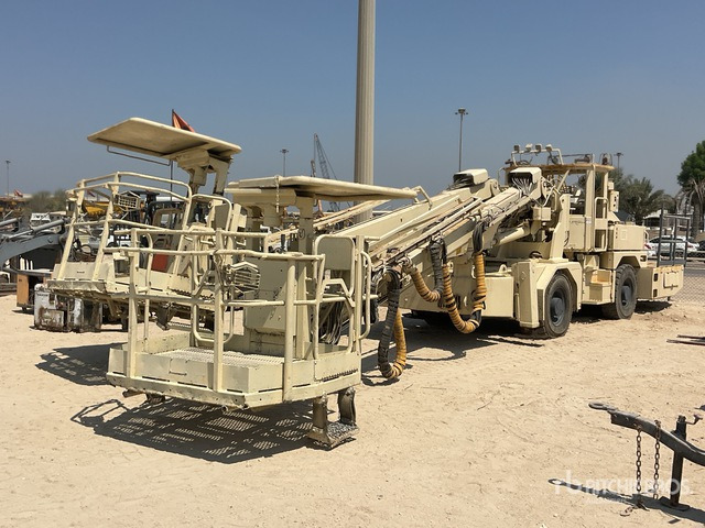 2011 Normet Charmec 9125 BT(E) Twin-Boom Emulsion Charging Machine :Misc. Mining Equipment - Macchina mineraria: foto 2 2011 Normet Charmec 9125 BT(E) Twin-Boom Emulsion Charging Machine :Misc. Mining Equipment - Macchina mineraria: foto 2