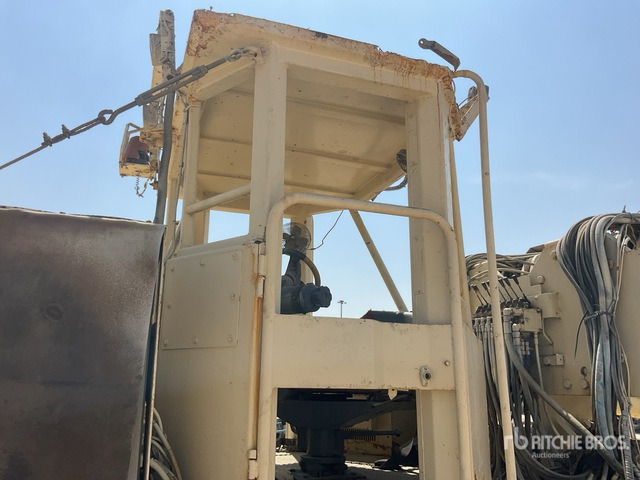 2011 Normet Charmec 9125 BT(E) Twin-Boom Emulsion Charging Machine :Misc. Mining Equipment - Macchina mineraria: foto 5 2011 Normet Charmec 9125 BT(E) Twin-Boom Emulsion Charging Machine :Misc. Mining Equipment - Macchina mineraria: foto 5