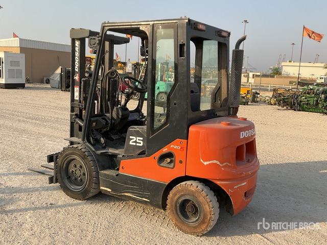 2014 Doosan D25S-2 2.5 ton Forklift - Carrello elevatore diesel: foto 5 2014 Doosan D25S-2 2.5 ton Forklift - Carrello elevatore diesel: foto 5