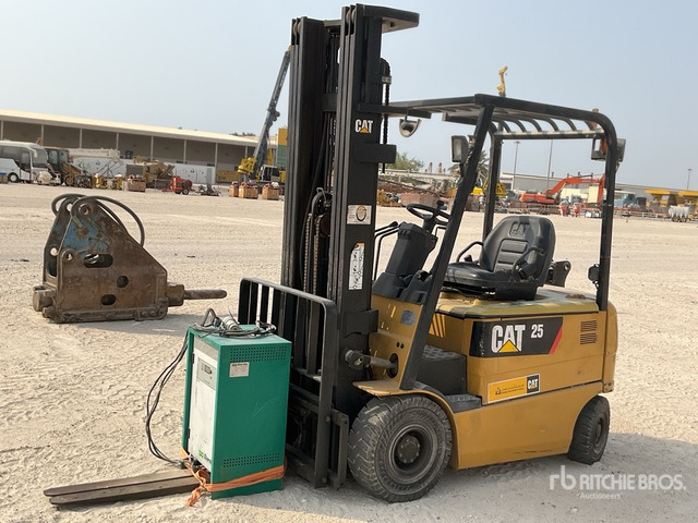 2015 Cat EP25K-PAC 2.5 ton Electric Forklift - Carrello elevatore elettrico: foto 1 2015 Cat EP25K-PAC 2.5 ton Electric Forklift - Carrello elevatore elettrico: foto 1