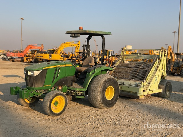 2015 John Deere 24A - Trattore: foto 1 2015 John Deere 24A - Trattore: foto 1