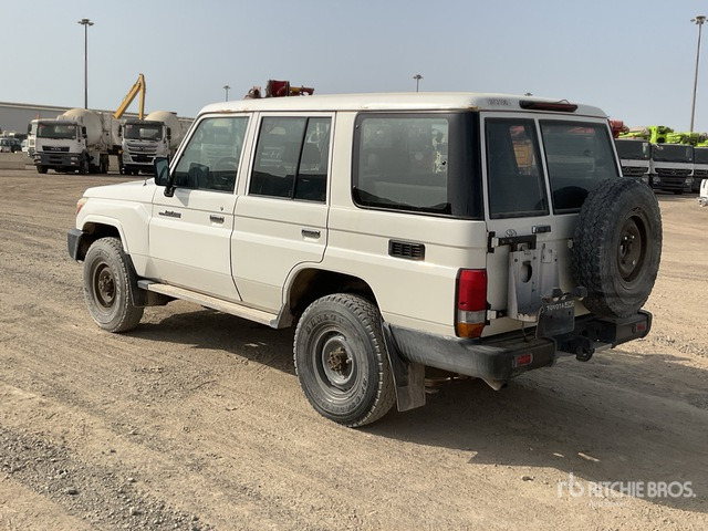 2018 Toyota Land Cruiser 76L 4x4 SUV - SUV/ Fuoristrada: foto 4 2018 Toyota Land Cruiser 76L 4x4 SUV - SUV/ Fuoristrada: foto 4