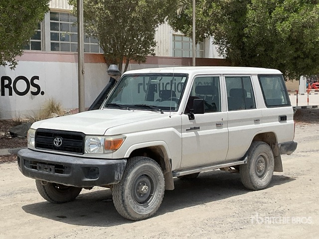 2018 Toyota Land Cruiser 76L 4x4 SUV - SUV/ Fuoristrada: foto 2 2018 Toyota Land Cruiser 76L 4x4 SUV - SUV/ Fuoristrada: foto 2