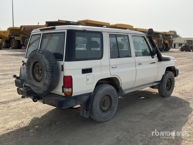 2018 Toyota Land Cruiser 76L 4x4 SUV - SUV/ Fuoristrada: foto 3 2018 Toyota Land Cruiser 76L 4x4 SUV - SUV/ Fuoristrada: foto 3