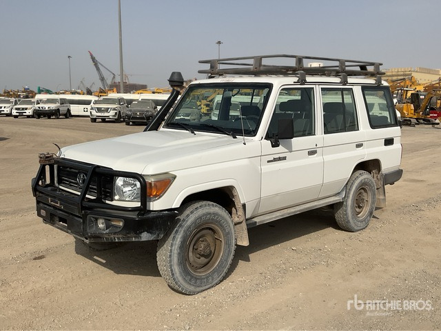 2018 Toyota Land Cruiser 76L 4x4 SUV - SUV/ Fuoristrada: foto 2 2018 Toyota Land Cruiser 76L 4x4 SUV - SUV/ Fuoristrada: foto 2
