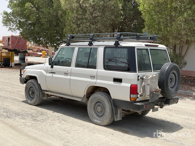 2018 Toyota Land Cruiser 76L 4x4 SUV - SUV/ Fuoristrada: foto 3 2018 Toyota Land Cruiser 76L 4x4 SUV - SUV/ Fuoristrada: foto 3