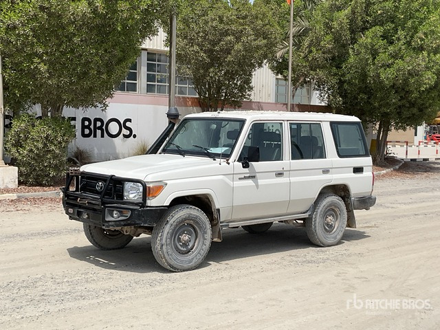 2019 Toyota Land Cruiser 76L 4x4 SUV - SUV/ Fuoristrada: foto 1 2019 Toyota Land Cruiser 76L 4x4 SUV - SUV/ Fuoristrada: foto 1
