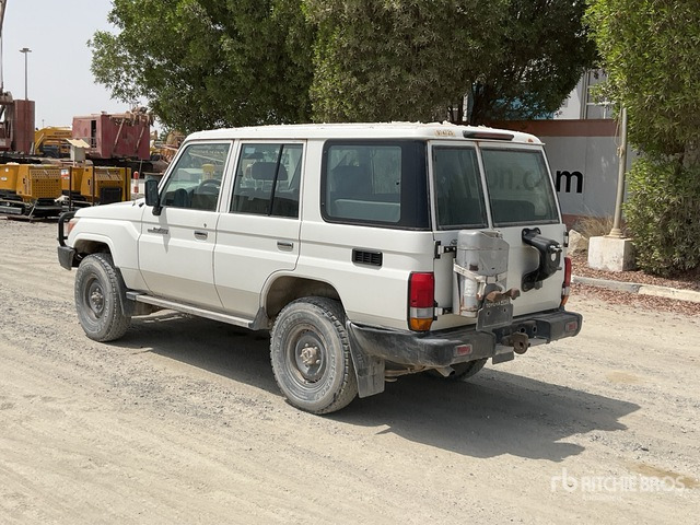 2019 Toyota Land Cruiser 76L 4x4 SUV - SUV/ Fuoristrada: foto 3 2019 Toyota Land Cruiser 76L 4x4 SUV - SUV/ Fuoristrada: foto 3