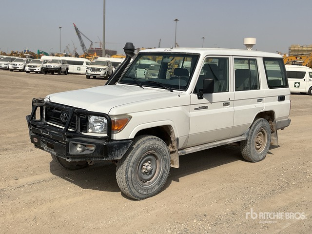 2019 Toyota Land Cruiser 76L 4x4 SUV - SUV/ Fuoristrada: foto 1 2019 Toyota Land Cruiser 76L 4x4 SUV - SUV/ Fuoristrada: foto 1
