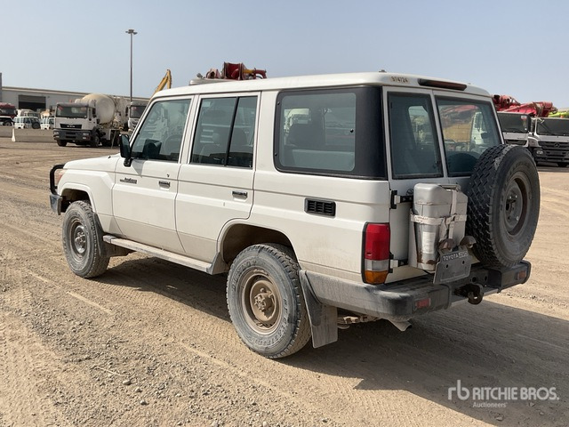2019 Toyota Land Cruiser 76L 4x4 SUV - SUV/ Fuoristrada: foto 3 2019 Toyota Land Cruiser 76L 4x4 SUV - SUV/ Fuoristrada: foto 3