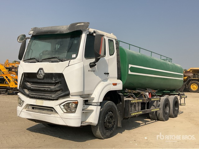 2019 Wuhan ZZ1255N4646E1 20000 L 6x4 Water Truck - Camion cisterna: foto 2 2019 Wuhan ZZ1255N4646E1 20000 L 6x4 Water Truck - Camion cisterna: foto 2