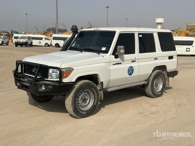 2021 Toyota Land Cruiser 76L 4x4 SUV - SUV/ Fuoristrada: foto 2 2021 Toyota Land Cruiser 76L 4x4 SUV - SUV/ Fuoristrada: foto 2