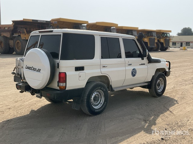 2021 Toyota Land Cruiser 76L 4x4 SUV - SUV/ Fuoristrada: foto 4 2021 Toyota Land Cruiser 76L 4x4 SUV - SUV/ Fuoristrada: foto 4