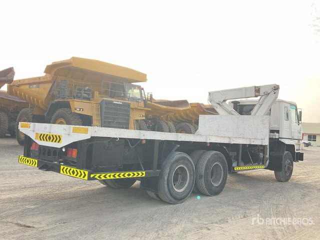 Nissan TF20 - Autocarro con pianale/ Cassone fisso, Camion con gru: foto 4 Nissan TF20 - Autocarro con pianale/ Cassone fisso, Camion con gru: foto 4