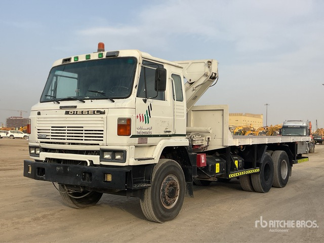 Nissan TF20 - Autocarro con pianale/ Cassone fisso, Camion con gru: foto 1 Nissan TF20 - Autocarro con pianale/ Cassone fisso, Camion con gru: foto 1
