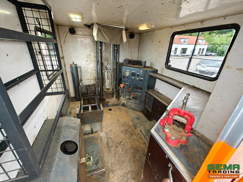 Camion Mercedes-Benz Unimog 1300L 4x4 Handgeschakeld - GeslotenBak - PTO - Hydr. steunpoten - Webasto - SondeerWagen: foto 6 Camion Mercedes-Benz Unimog 1300L 4x4 Handgeschakeld - GeslotenBak - PTO - Hydr. steunpoten - Webasto - SondeerWagen: foto 6