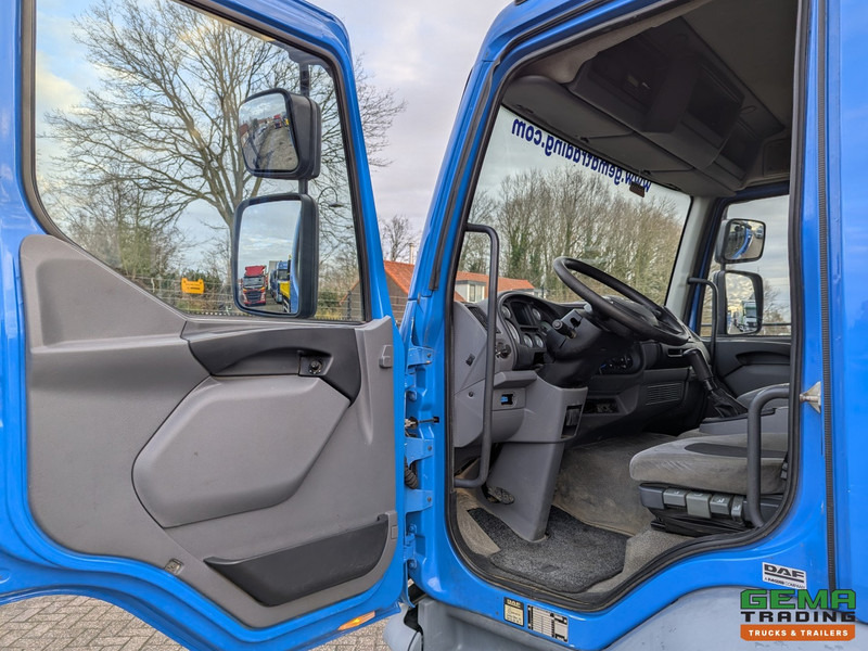 Foto d'interni 2: Autocarro trasporto automezzi DAF FA LF55.220 4x2 Daycab Euro4 - Handgeschakeld - Oprijwagen - Lier 2.5T - Alu Zijschotten