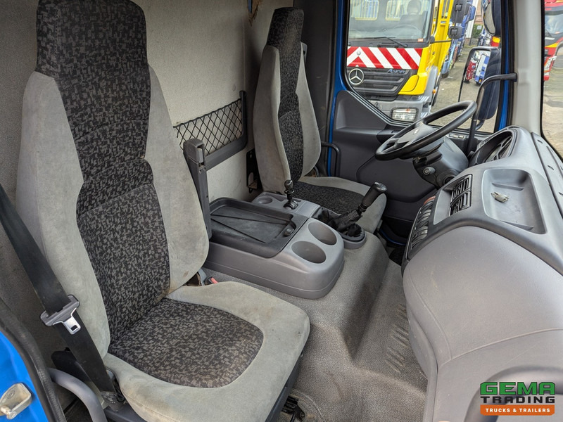 Foto d'interni 1: Autocarro trasporto automezzi DAF FA LF55.220 4x2 Daycab Euro4 - Handgeschakeld - Oprijwagen - Lier 2.5T - Alu Zijschotten