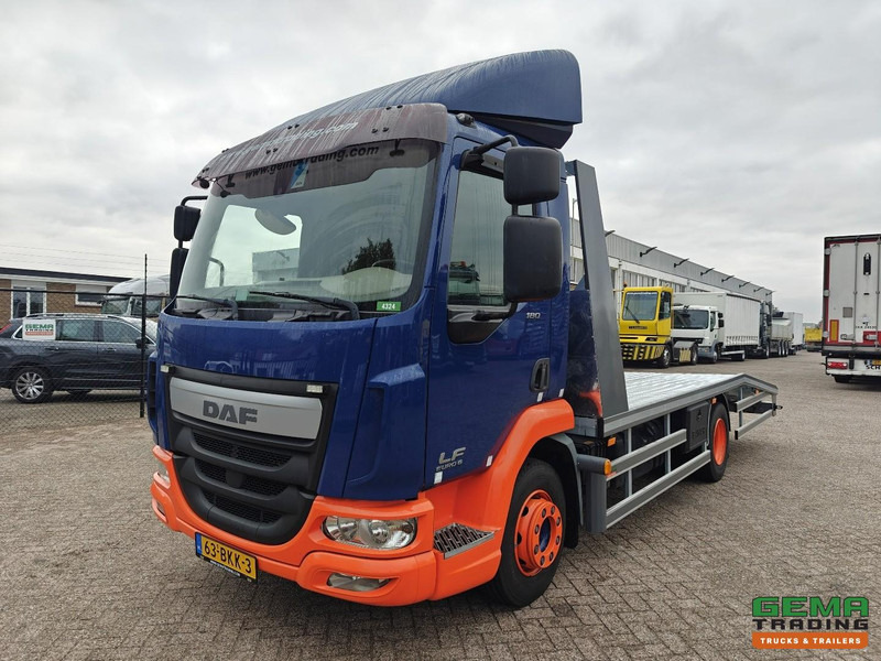 DAF LF 180 FA 4x2 Dagcab Euro6C - Oprijwagen/Machine transporter 5.3m + Lier 5900kg - Trekhaak - 09/2026 APK - NieuweOPbouw! - Camion bisarca: foto 1 DAF LF 180 FA 4x2 Dagcab Euro6C - Oprijwagen/Machine transporter 5.3m + Lier 5900kg - Trekhaak - 09/2026 APK - NieuweOPbouw! - Camion bisarca: foto 1