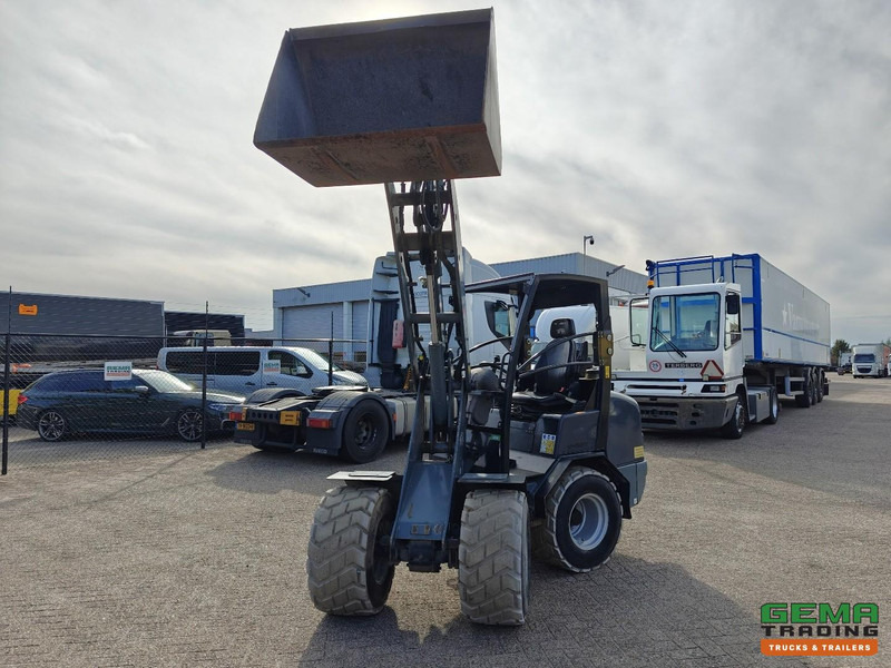 Giant V452T 3585 uren - Wiellader - Landbouw Kenteken - Vangmuil - Grondbak - Non-Marking Banden - Minipala cingolata: foto 5 Giant V452T 3585 uren - Wiellader - Landbouw Kenteken - Vangmuil - Grondbak - Non-Marking Banden - Minipala cingolata: foto 5