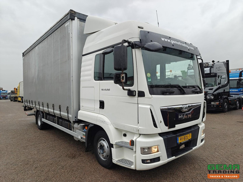 MAN TGL 12.250 4x2 Slaapcab Euro6B - StandAirco - Schuifzeilenbak 6.19m + Laadklep 1500KG - SMARTTacho V2 - 01/2026 APK - Camion centinato: foto 3 MAN TGL 12.250 4x2 Slaapcab Euro6B - StandAirco - Schuifzeilenbak 6.19m + Laadklep 1500KG - SMARTTacho V2 - 01/2026 APK - Camion centinato: foto 3