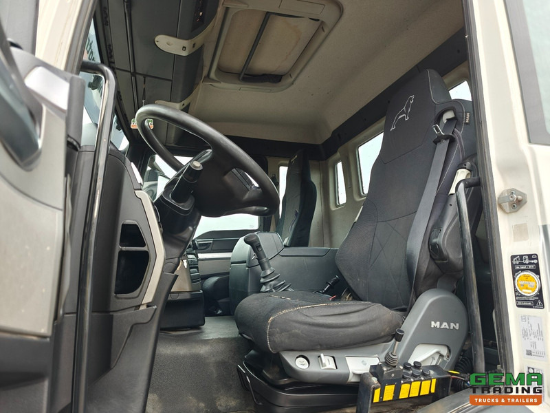 MAN TGS-TGX 26.440 6x4 Dagcabine Euro5 - AJK 20T HaakarmSysteem - Volledig Bladgeveerd - Naafreductie - Handgeschakeld - Autocarro scarrabile: foto 5 MAN TGS-TGX 26.440 6x4 Dagcabine Euro5 - AJK 20T HaakarmSysteem - Volledig Bladgeveerd - Naafreductie - Handgeschakeld - Autocarro scarrabile: foto 5