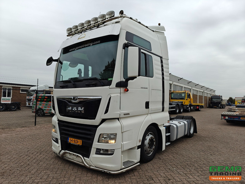 MAN TGX 18.500 4x2 XXL Euro6C - MEGA - Retarder - Dubbele Tanks - Navi - SMARTtachoV2 - 12/2025 APK - Trattore stradale: foto 1 MAN TGX 18.500 4x2 XXL Euro6C - MEGA - Retarder - Dubbele Tanks - Navi - SMARTtachoV2 - 12/2025 APK - Trattore stradale: foto 1