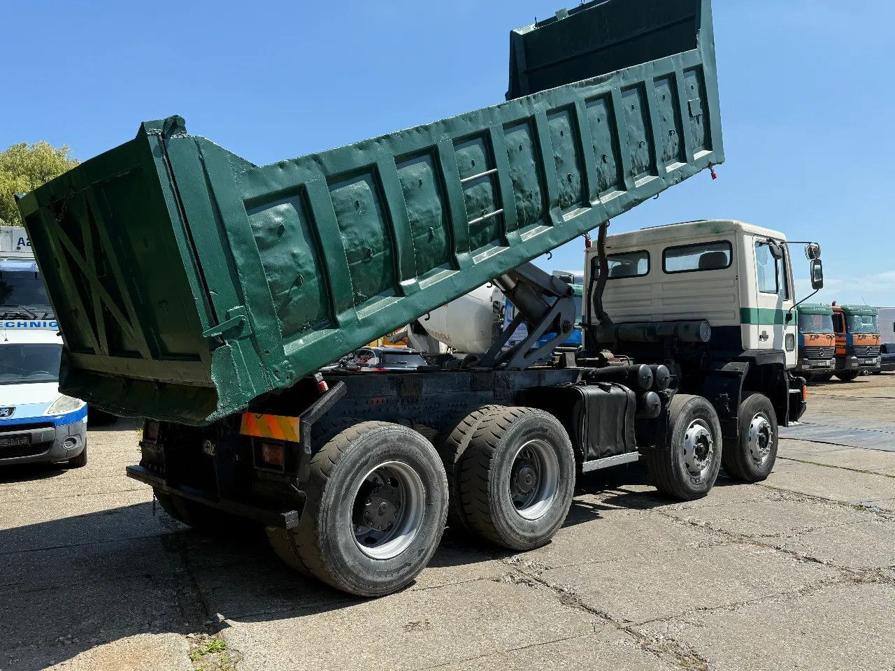 MAN 35.372 8X4 Tipper Spring/Spring ZF Manual Gear E - Autocarro ribaltabile: foto 4 MAN 35.372 8X4 Tipper Spring/Spring ZF Manual Gear E - Autocarro ribaltabile: foto 4