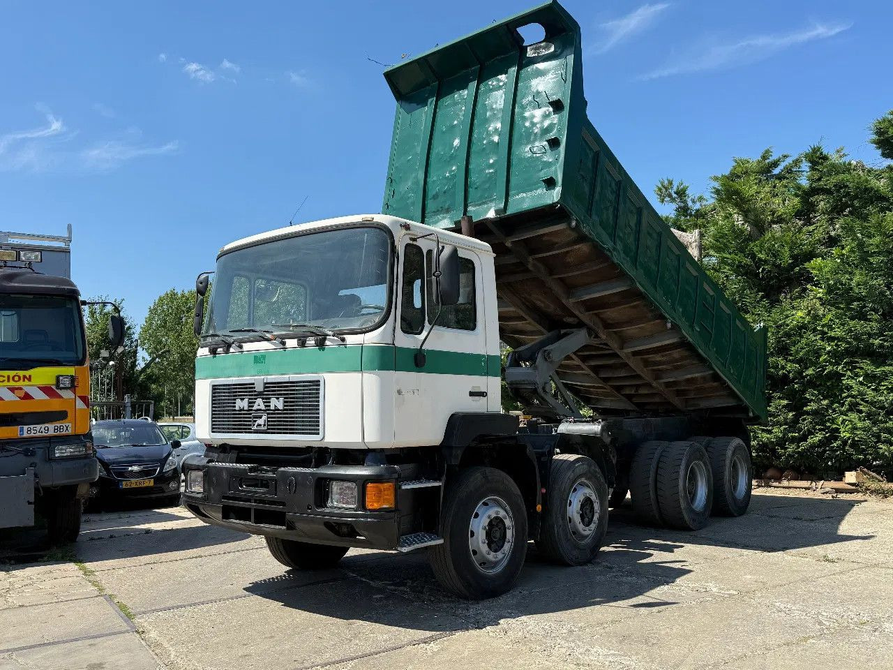 MAN 35.372 8X4 Tipper Spring/Spring ZF Manual Gear E - Autocarro ribaltabile: foto 2 MAN 35.372 8X4 Tipper Spring/Spring ZF Manual Gear E - Autocarro ribaltabile: foto 2