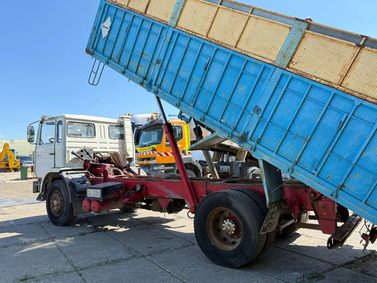 Renault G230 4X2 Tipper Spring/Spring Manual Gearbox - Autocarro ribaltabile: foto 3 Renault G230 4X2 Tipper Spring/Spring Manual Gearbox - Autocarro ribaltabile: foto 3