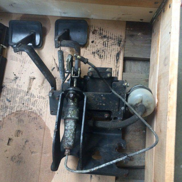 Brake & Accelerator for Linde R14-20, BR 115-02/115-C-02 - Pedale per Mezzo di movimentazione: foto 2 Brake & Accelerator for Linde R14-20, BR 115-02/115-C-02 - Pedale per Mezzo di movimentazione: foto 2