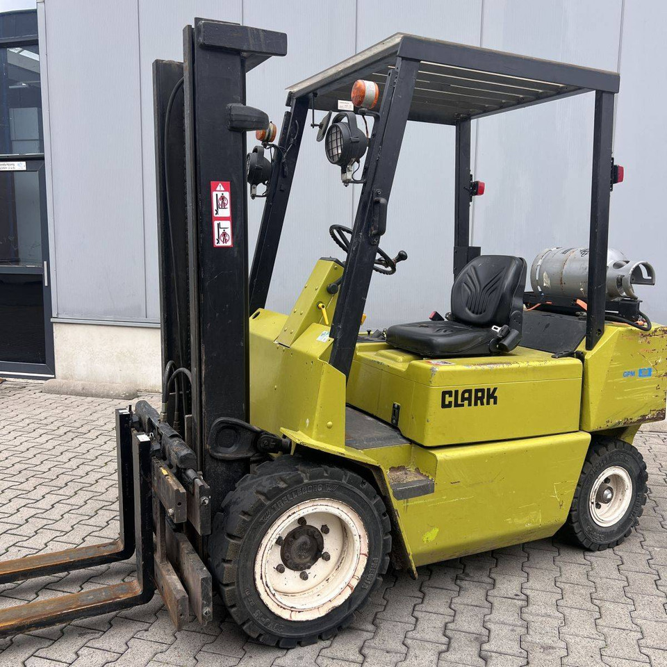 Clark GPM30 - Carrello elevatore a gas: foto 1 Clark GPM30 - Carrello elevatore a gas: foto 1