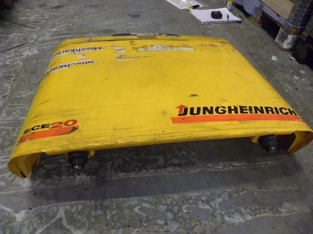 Front hood for Jungheinrich ECE 20 - Carrozzeria ed esterni per Mezzo di movimentazione: foto 2 Front hood for Jungheinrich ECE 20 - Carrozzeria ed esterni per Mezzo di movimentazione: foto 2