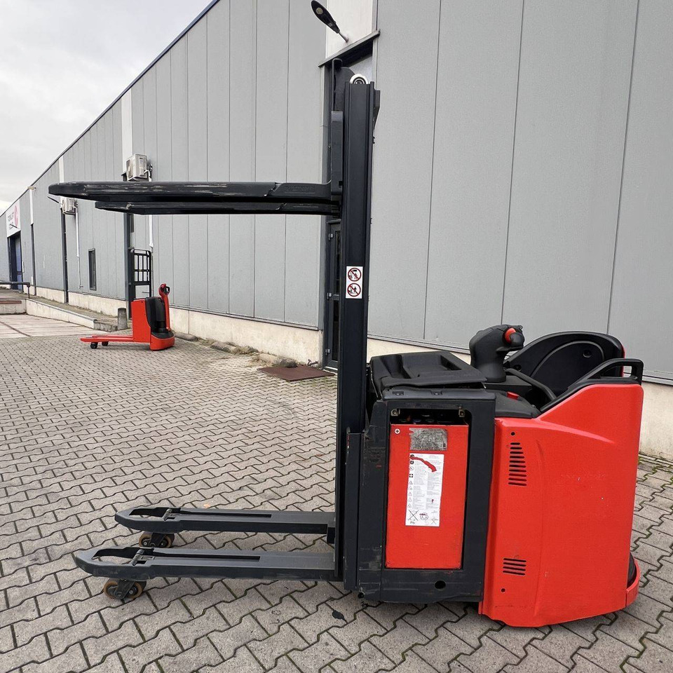 Linde D12SP (133) - Stoccatore: foto 4 Linde D12SP (133) - Stoccatore: foto 4