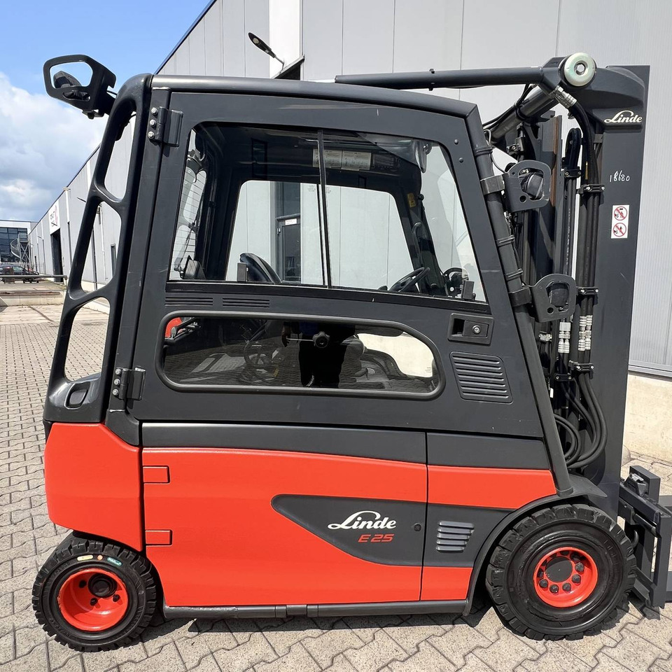 Linde E25L (387) - Carrello elevatore elettrico: foto 4 Linde E25L (387) - Carrello elevatore elettrico: foto 4