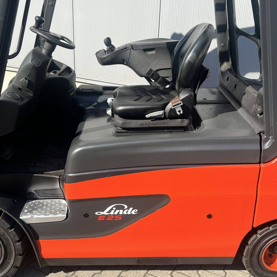 Linde E25L (387) - Carrello elevatore elettrico: foto 5 Linde E25L (387) - Carrello elevatore elettrico: foto 5