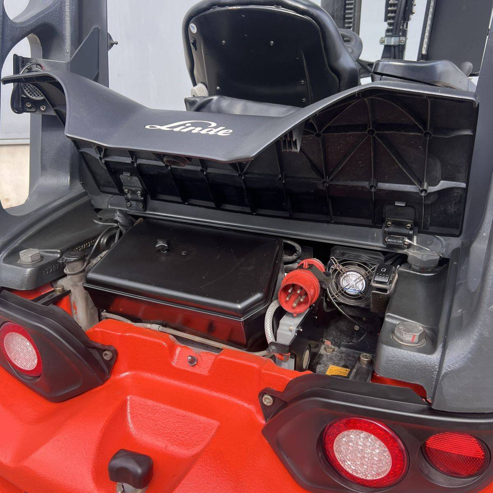 Carrello elevatore elettrico Linde E30 (387): foto 16