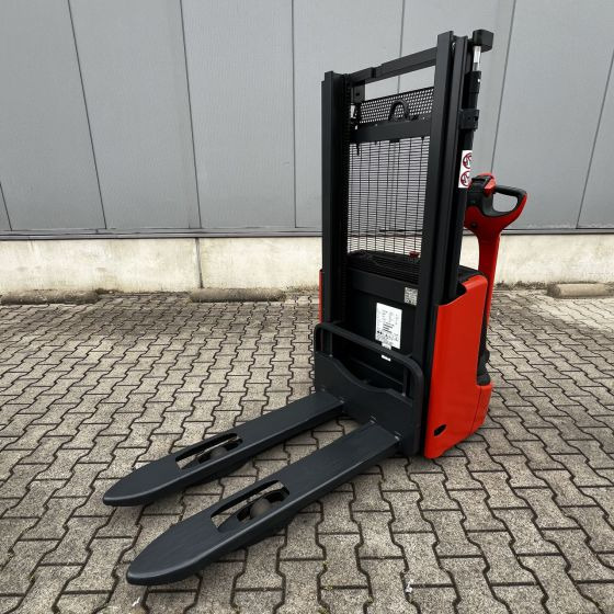 Linde L12 (1172) - Stoccatore: foto 5 Linde L12 (1172) - Stoccatore: foto 5