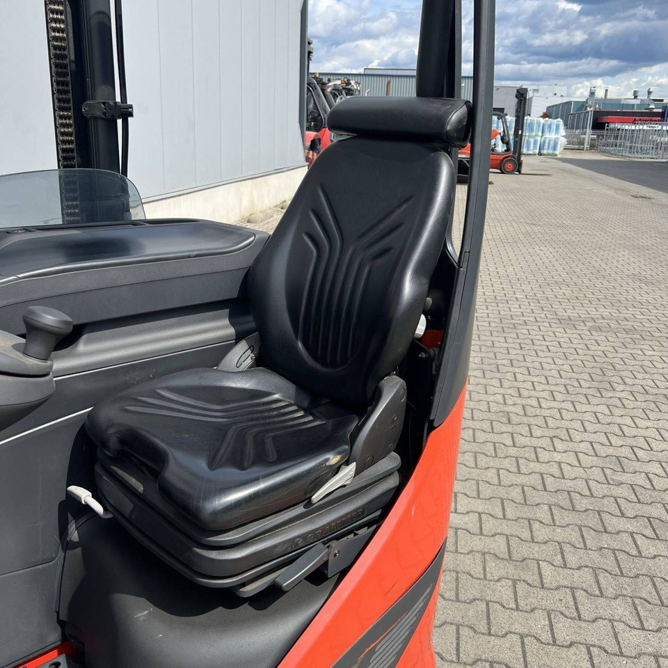 Linde R12B (1120) - Carrello retrattile: foto 3 Linde R12B (1120) - Carrello retrattile: foto 3