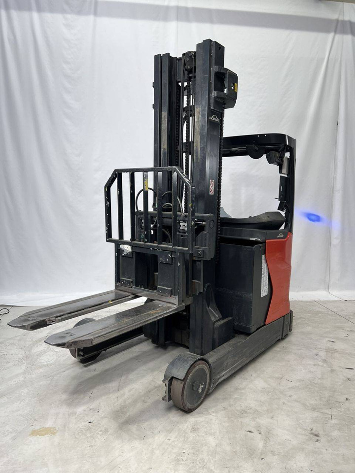 Linde R20 HD (1120) - Carrello retrattile: foto 4 Linde R20 HD (1120) - Carrello retrattile: foto 4
